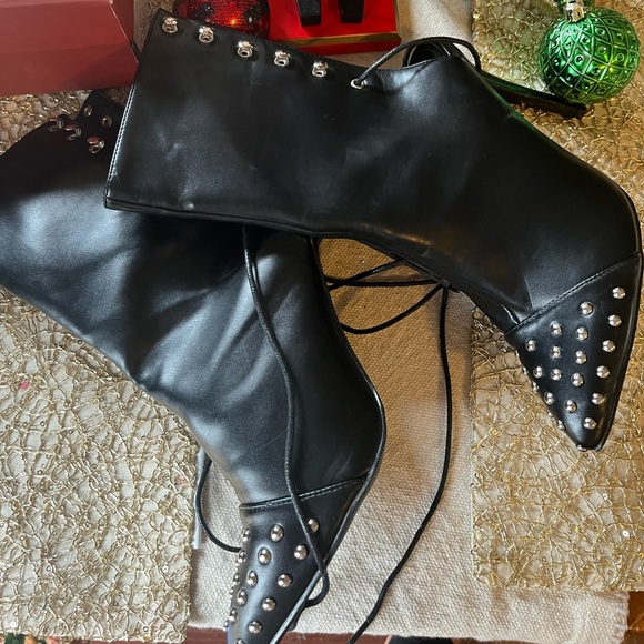 Shoes - Women's Pointed Toe Ankle Fashion Leather studded heeled booties